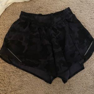 Lululemon Hotty Hot shorts size 6